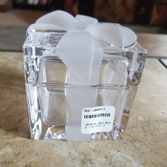 Tiffany & Co. Paperweight/Jewelry box - Picture 2 of 6